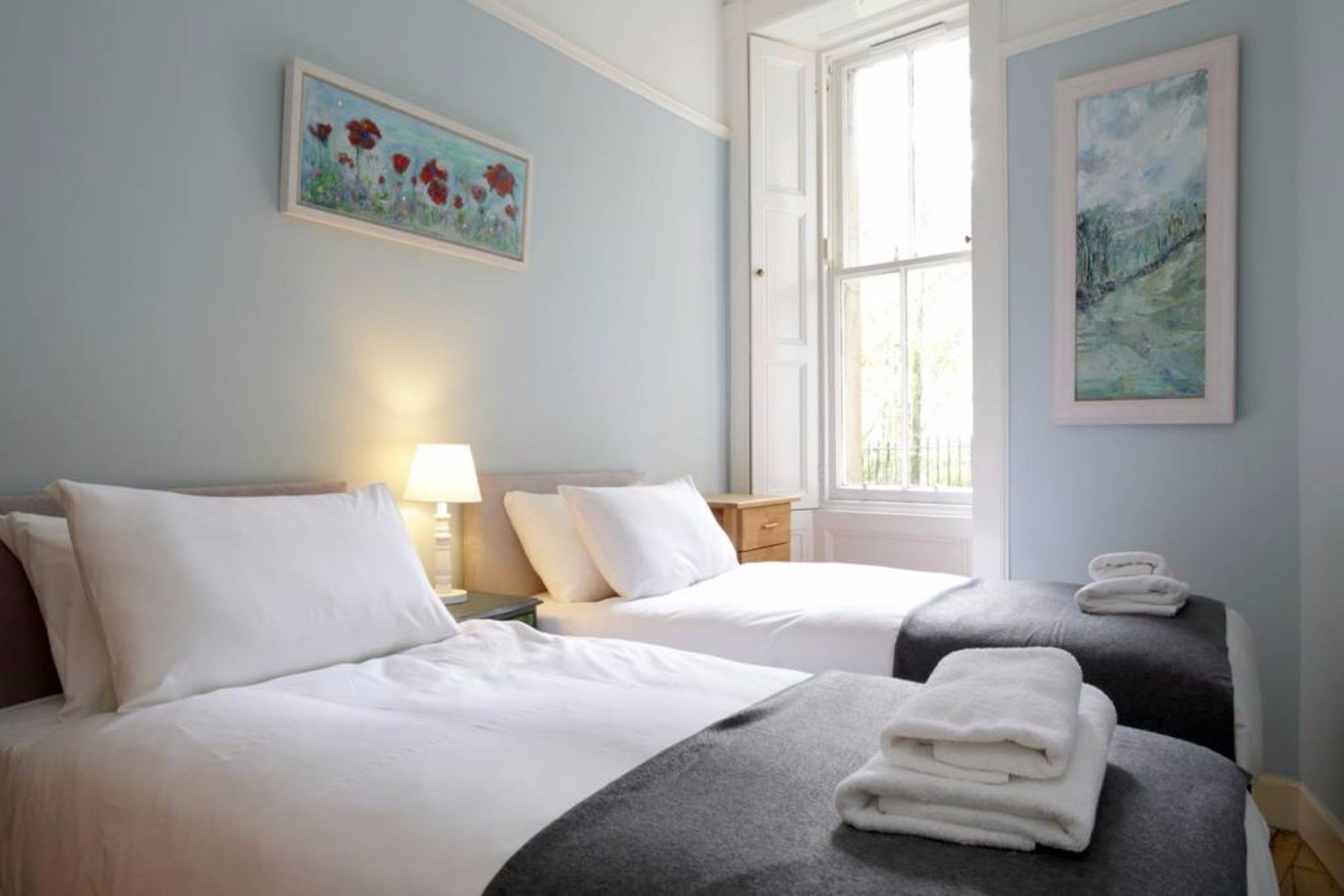 2 Bedroom Stockbridge Apartment